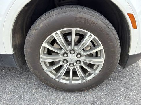 Used 2018 Cadillac XT5 Luxury w/ Driver Awareness Package FWD image 12