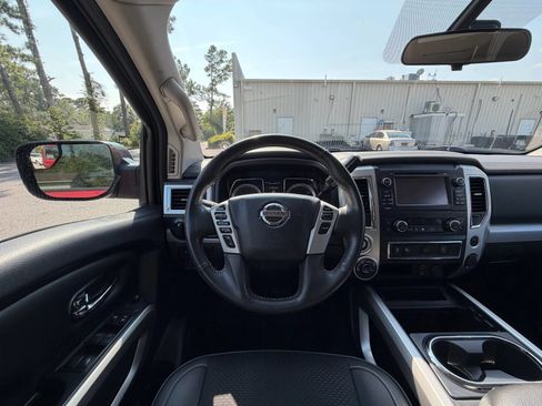 Used 2017 Nissan Titan PRO-4X AWD/4WD image 12