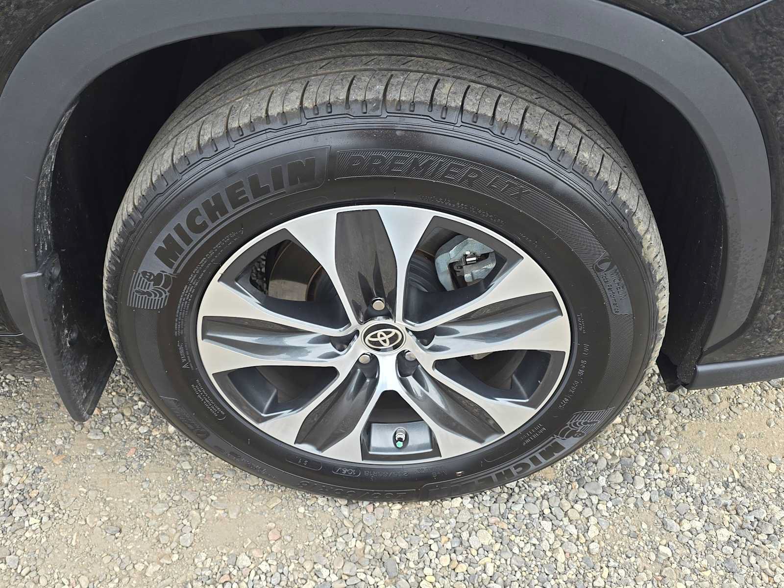 Used 2023 Toyota Highlander XLE AWD/4WD image 9
