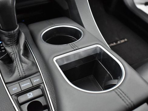 Used 2019 Toyota Avalon XSE image 18