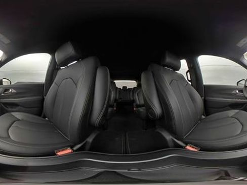 Used 2025 Chrysler Voyager LX FWD image 44
