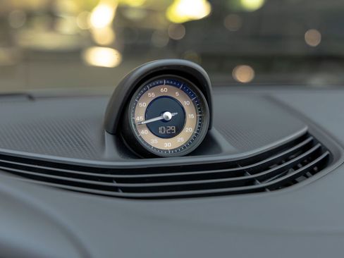 Certified 2025 Porsche Taycan 4S image 33