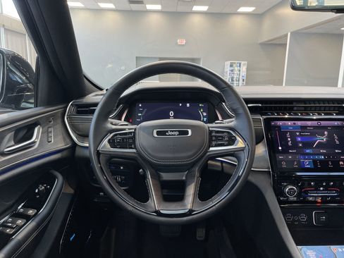 Used 2023 Jeep Grand Cherokee Overland w/ Advanced Protech Group III image 18