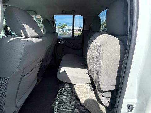Used 2018 Nissan Frontier SV RWD image 20