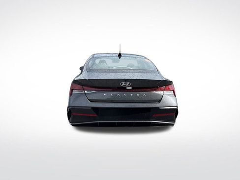 Used 2025 Hyundai Elantra SEL FWD image 15