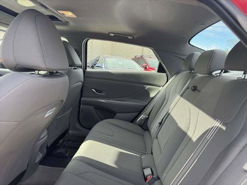 Certified 2025 Hyundai Elantra SEL image 11