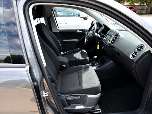 Used 2014 Volkswagen Tiguan S image 19