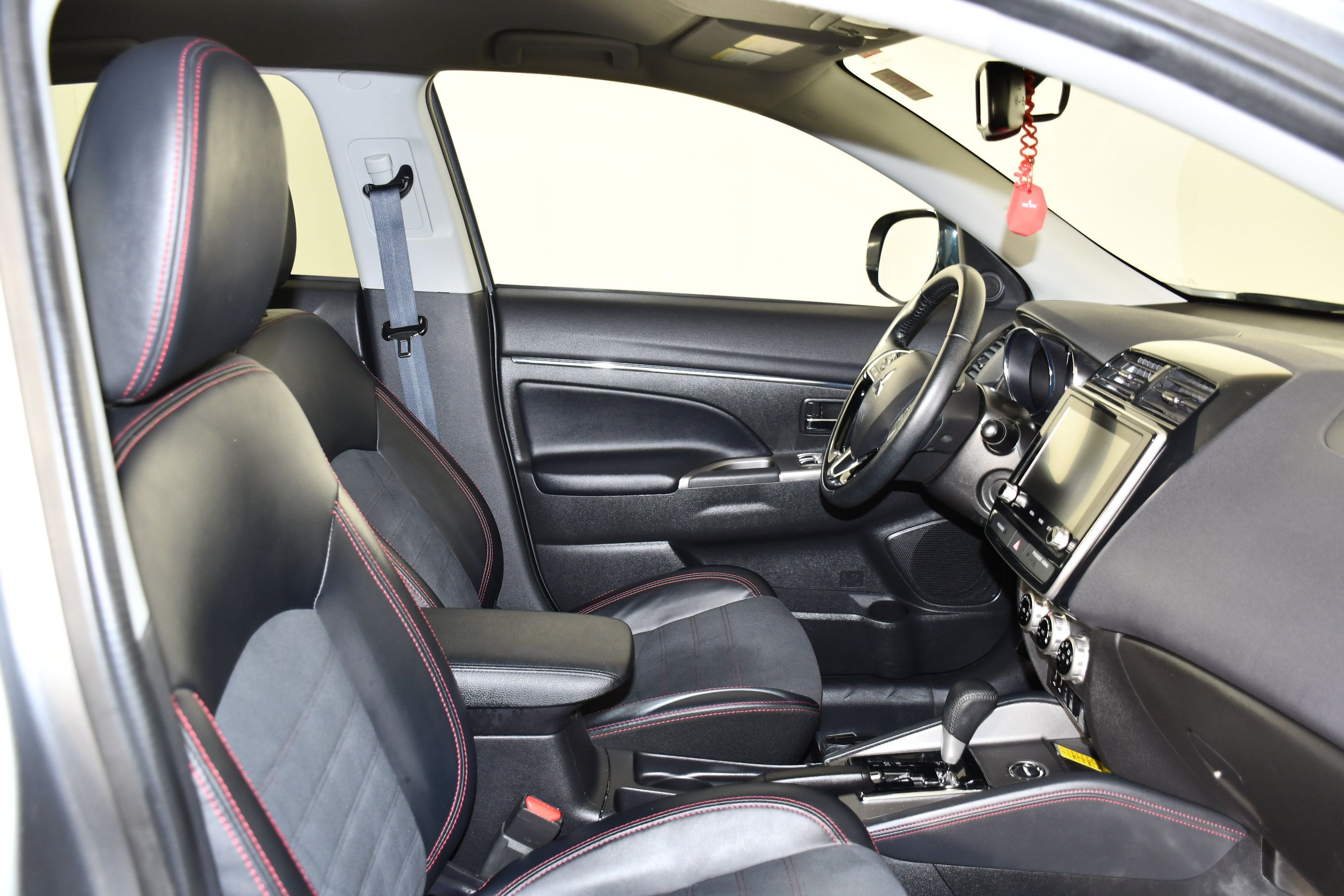 Used 2024 Mitsubishi Outlander Sport SE AWD/4WD image 34