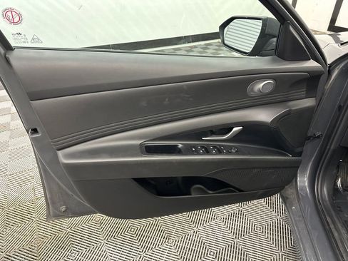 Used 2025 Hyundai Elantra SEL FWD image 10