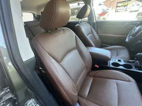 Used 2019 Subaru Outback 2.5i Touring w/ Popular Package #3A AWD/4WD image 35