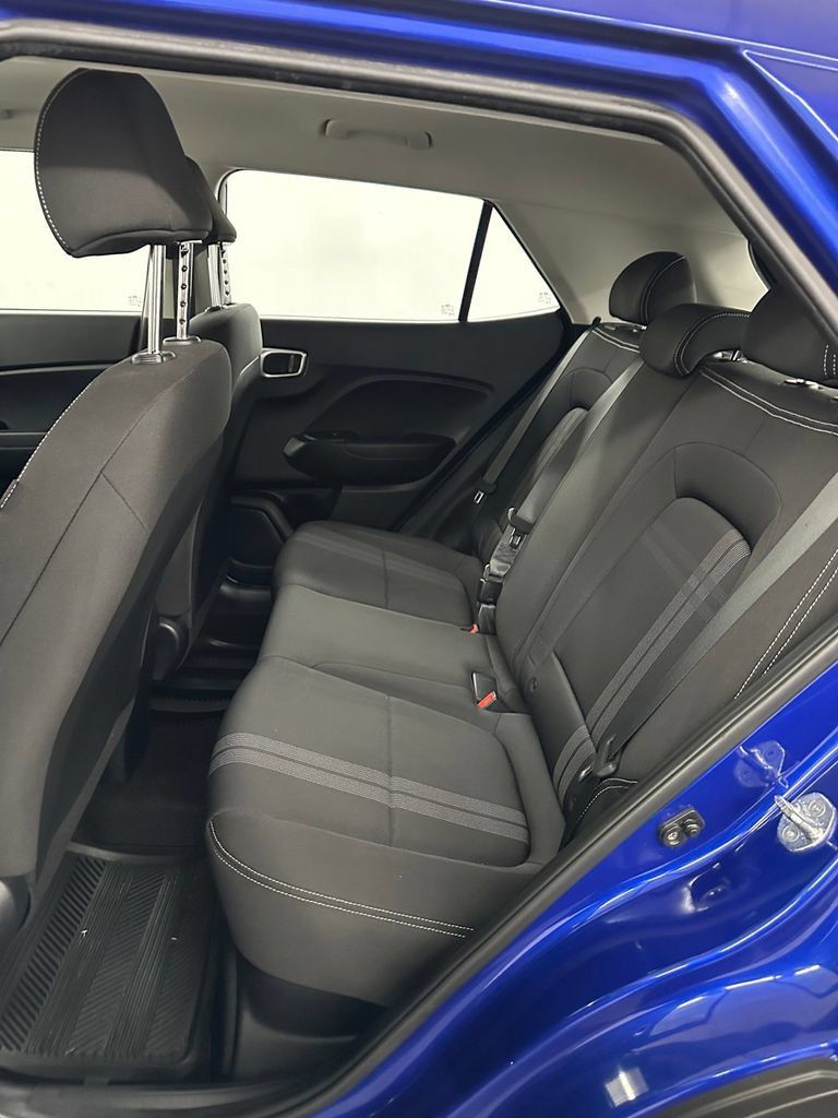 Used 2022 Hyundai Venue FWD image 24