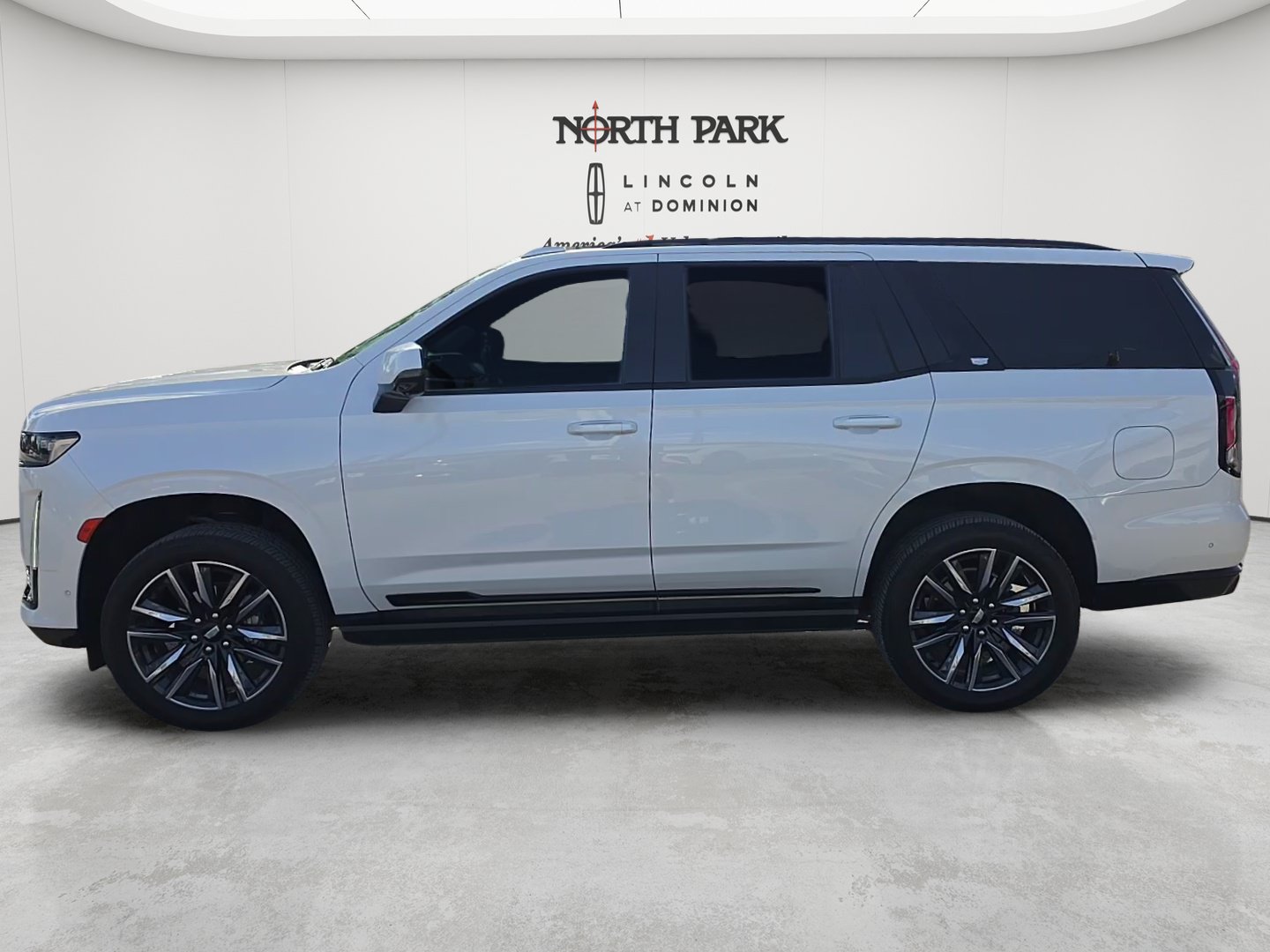 Used 2024 Cadillac Escalade Sport Platinum RWD image 2