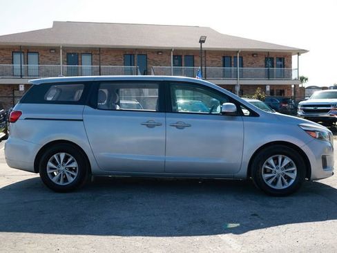 Used 2018 Kia Sedona L image 15