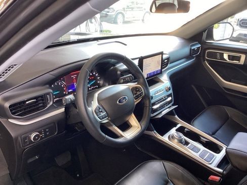 Used 2022 Ford Explorer XLT w/ Equipment Group 202A image 29