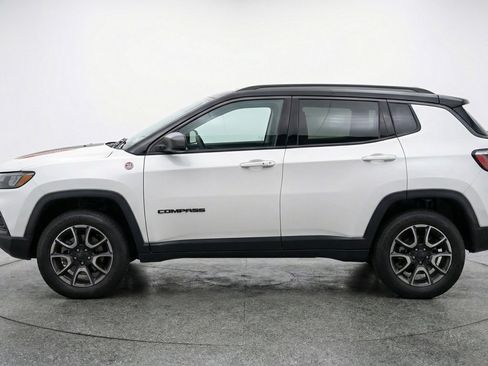 Used 2025 Jeep Compass Trailhawk w/ Trailer Tow Group image 5