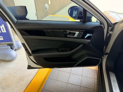Used 2023 Porsche Panamera RWD image 10