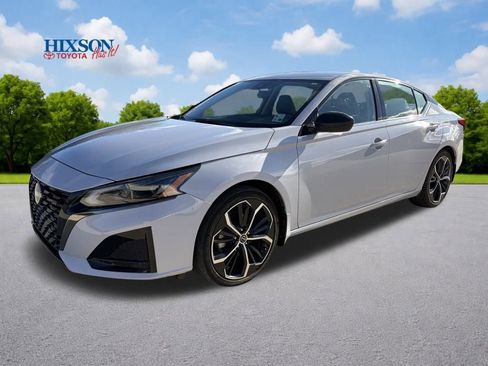 Used 2024 Nissan Altima 2.5 SR image 3