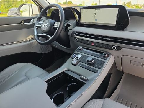 Used 2023 Hyundai Palisade SEL FWD image 17