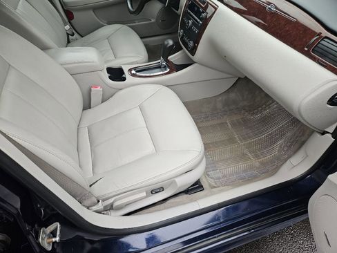 Used 2009 Chevrolet Impala LT w/ Luxury Edition Package image 14