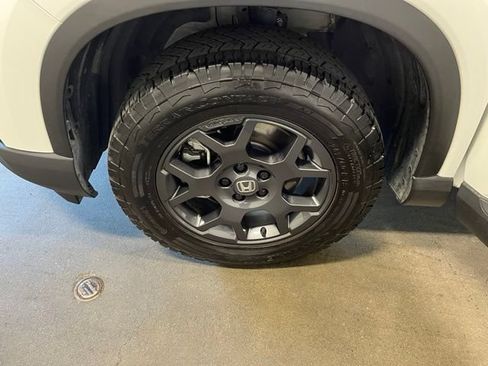 Used 2025 Honda Pilot TrailSport image 30