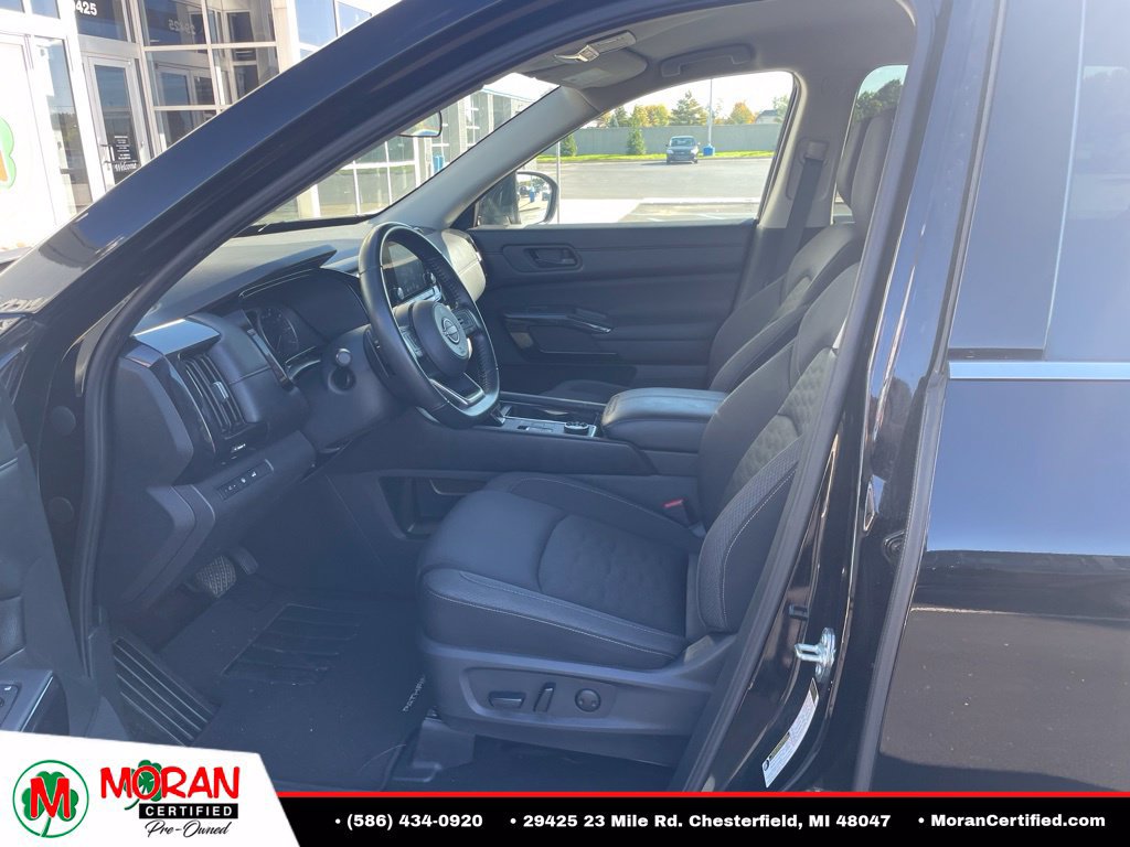 Used 2025 Nissan Pathfinder SV AWD/4WD image 8