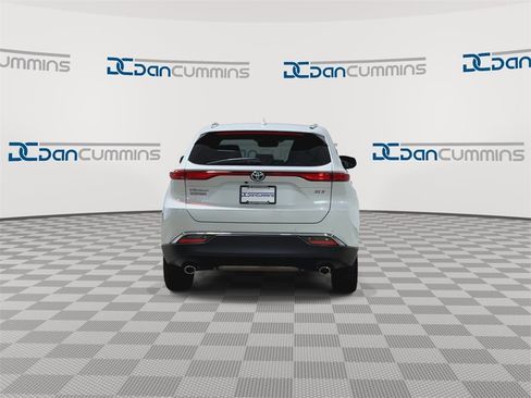 Used 2024 Toyota Venza XLE image 7
