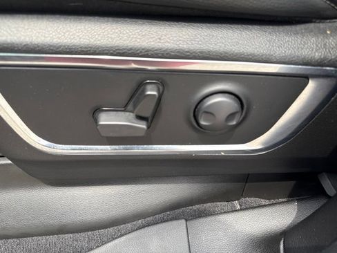 Used 2025 RAM 1500 Laramie AWD/4WD image 15