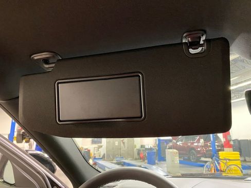 Used 2023 Jeep Grand Cherokee Overland w/ Luxury Tech Group IV image 38