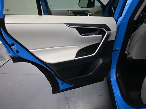 Used 2019 Toyota RAV4 XLE w/ Carpet Mat Package AWD/4WD image 24