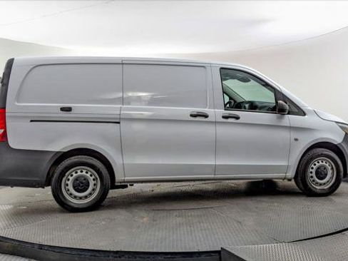 Used 2021 Mercedes-Benz Metris image 9