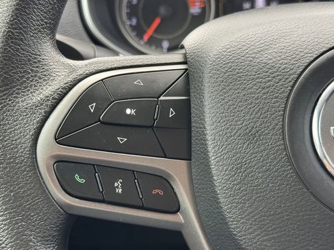 Used 2020 Jeep Cherokee Latitude AWD/4WD image 18