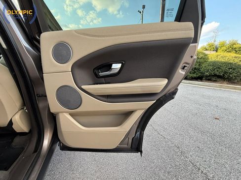 Used 2017 Land Rover Range Rover Evoque SE image 47