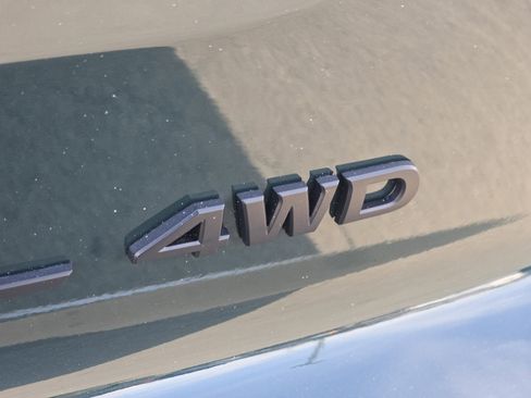 Used 2023 Nissan Pathfinder SL w/ Black Appearance Package image 12