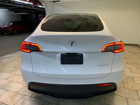 Used 2021 Tesla Model Y Long Range image 6