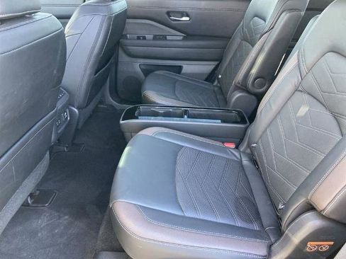 Used 2023 Nissan Pathfinder Platinum image 22
