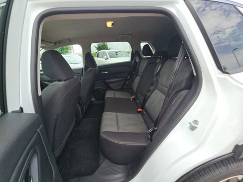 Used 2025 Nissan Rogue SV FWD image 14