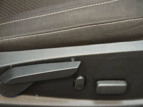 Used 2018 Chevrolet Colorado LT image 12