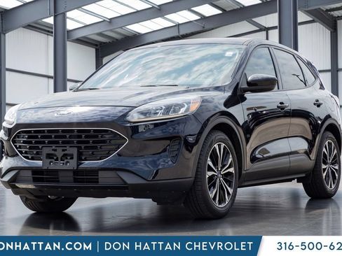 Used 2021 Ford Escape SE w/ SE Sport Appearance Package FWD image 1