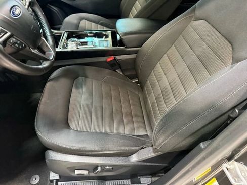 Used 2019 Ford Edge SEL image 17