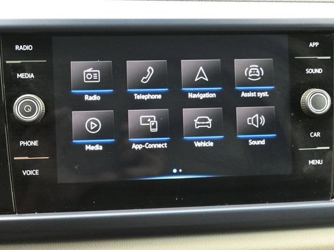 Used 2023 Volkswagen Taos SE w/ Panoramic Sunroof Package FWD image 24