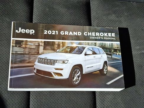 Used 2021 Jeep Grand Cherokee Laredo X AWD/4WD image 28