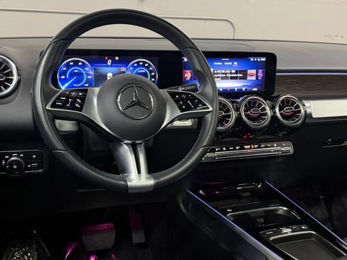 Used 2025 Mercedes-Benz EQB 300 4MATIC image 34
