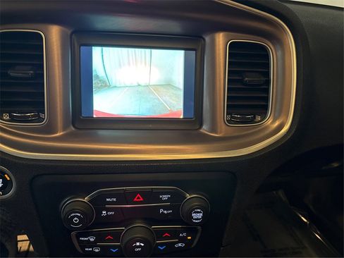 Used 2022 Dodge Charger SXT image 39