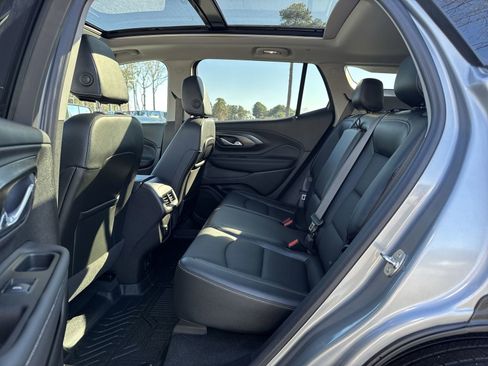 Used 2024 GMC Terrain SLT w/ Elevation Edition image 30