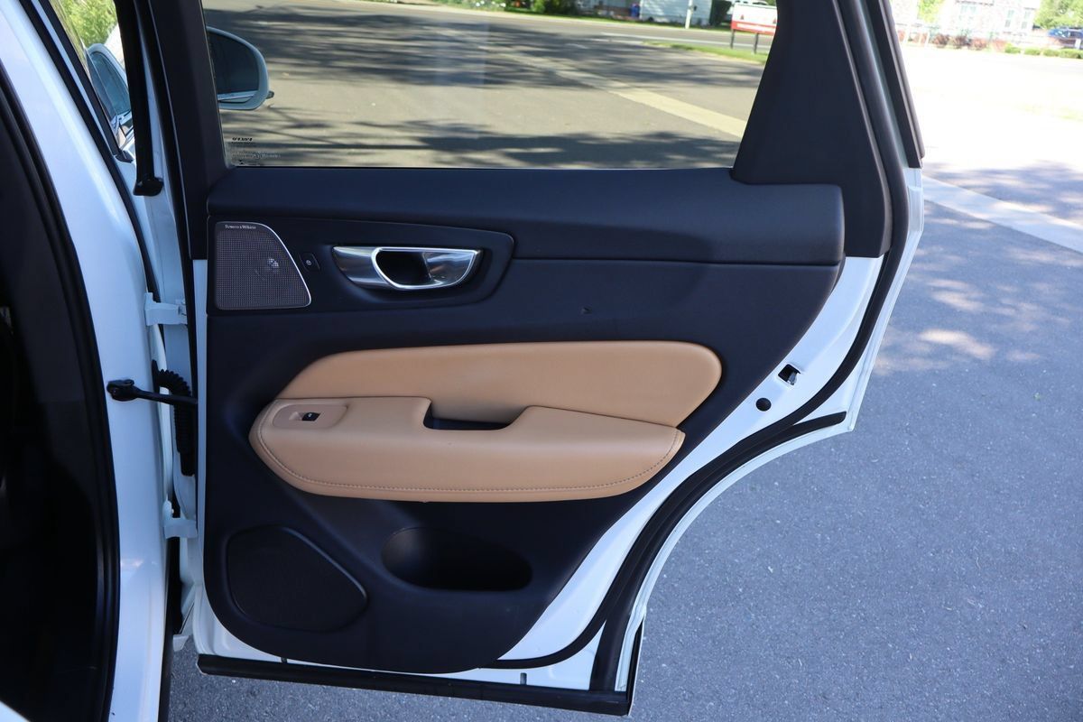 Used 2019 Volvo XC60 T5 Inscription w/ Protection Package AWD/4WD image 25