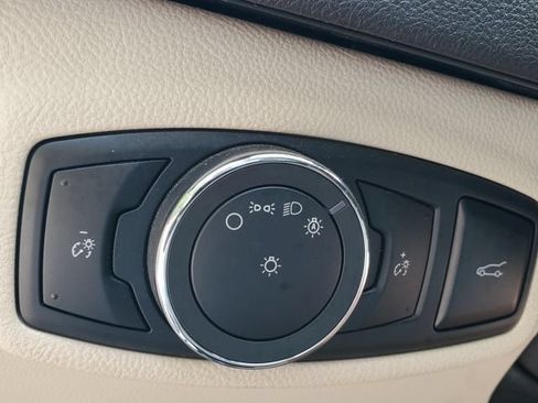 Used 2017 Lincoln MKC Select w/ Select Plus Package AWD/4WD image 21