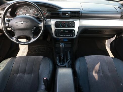 Used 2006 Chrysler Sebring Touring FWD image 26