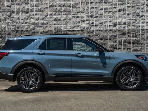 New 2026 Ford Explorer ST-Line w/ ST-Line Street Pack AWD/4WD image 4