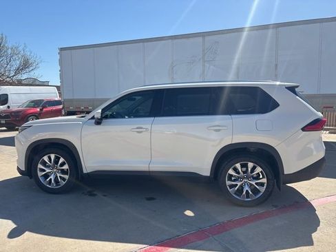 Used 2024 Toyota Grand Highlander Limited image 8