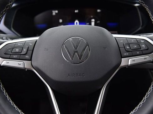 Certified 2023 Volkswagen Taos SE w/ Panoramic Sunroof Package image 17